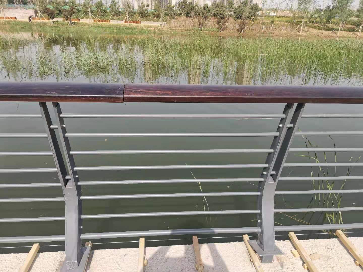 秦皇岛市桥梁防撞护栏铝合金护栏 - 价格